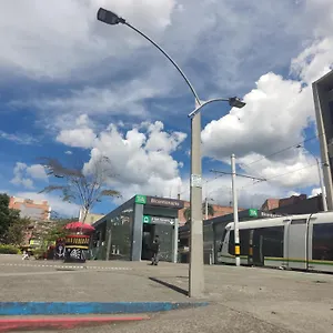 https://moderno-y-cmodo-apartaestudio-en-el-centro-de.colombiamedellinhotels.com